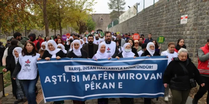 Amed'de İnsan Hakları Günü yürüyüşü